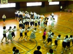 新入生歓迎レクリエーション 中学生が心ひとつに 長崎精道小学校 長崎精道中学校